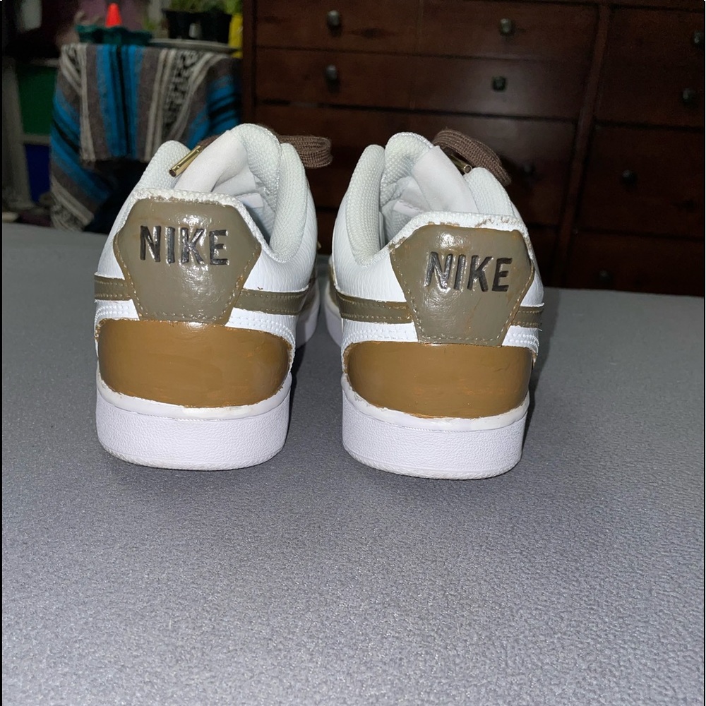 Custom painted shoes - Picture 5 of 7